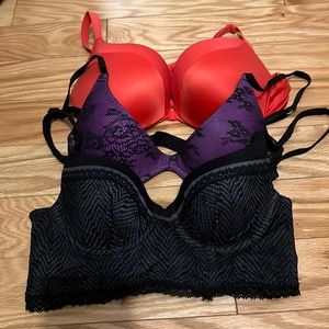 LOT 3 EUC Victoria’s Secret bras 32B